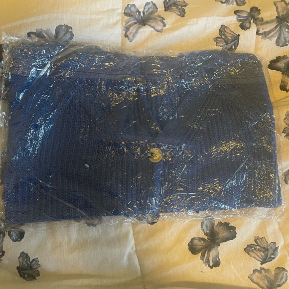 LAST ONE!!! Lantern Sleeve Cardigan - Picture 2 of 3